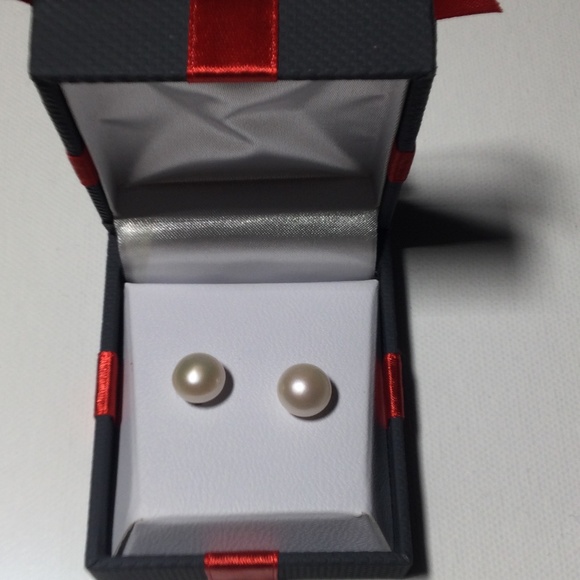 Cultured Freshwater Pearl Sterling Silver 8-9MM Earrings - Picture 1 of 7